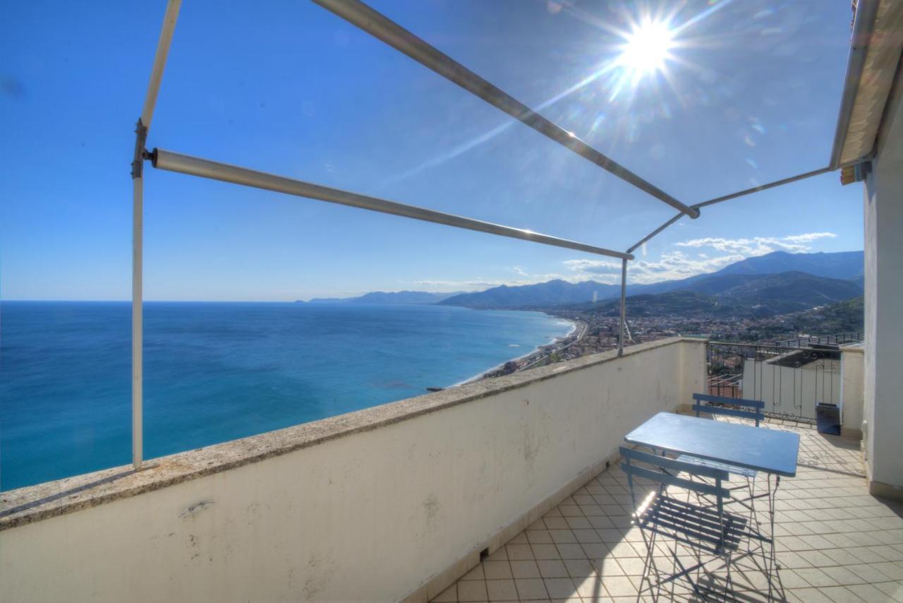 Villa Ischia Attico Sul Mare A Verezzi Борджо-Верецці Екстер'єр фото